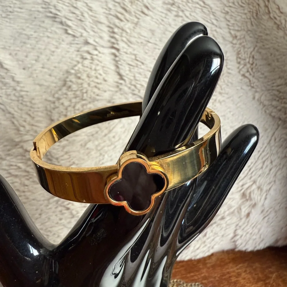 Two Gold Tone Bracelets Black Clover Leaf Clamper and Paper Clip Chain Style - Picture 2 of 11